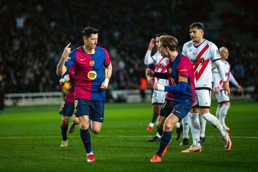 包含莱万多夫斯基爆冷击败日本队，逆转引爆全场！的词条